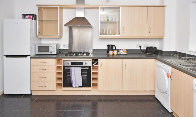 Newcastle-Under-Lyme Casa | Tansey House: A Serene Residential Haven Near the Heart of the City!