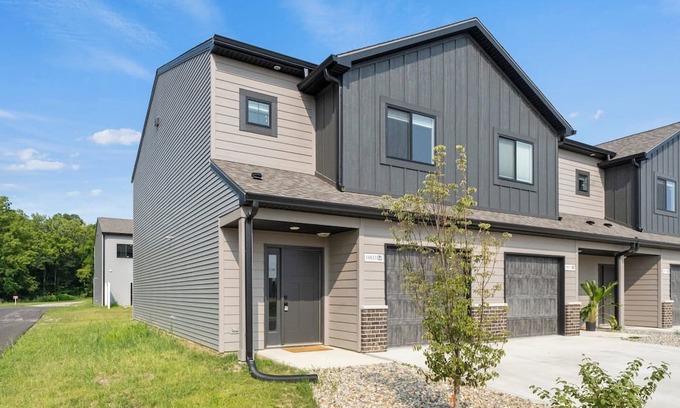 Laotto Condominio | Modern Comforts: 3BR Townhouse #14