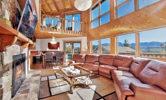 Whispering Forest Cabina | 2394-mt Verdi Mountain Manor 4 Bedroom Cabin by RedAwning