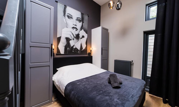 Zuidwal Apartamento | Haya Historic - 'pinot Noir'