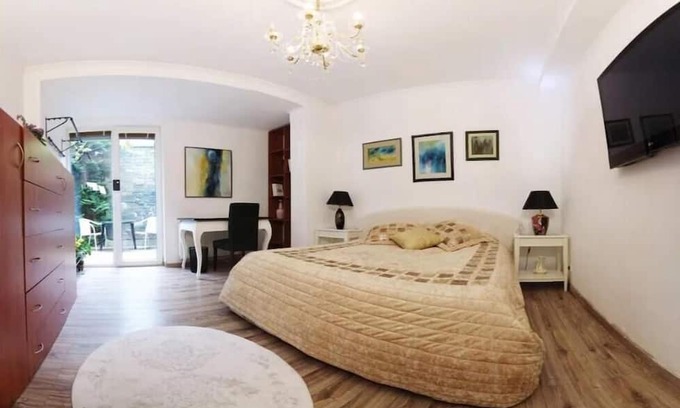 Tuchomerice Apartamento | Cozy Studio with Garden