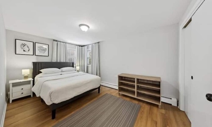 North Center Apartamento | Spacious, private, 1 BR apt!