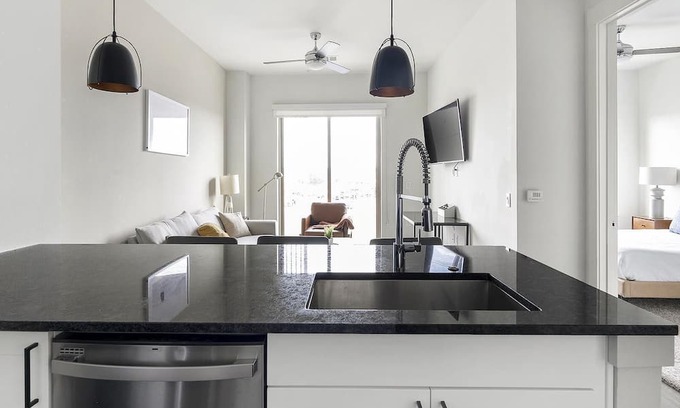 North Loop Apartamento | Modern Apartment in Prime Location (ID8890X22)
