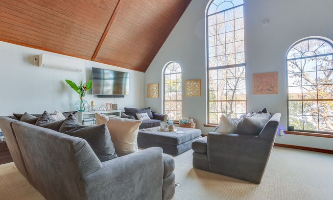 Myra Casa | Waterfront Gainesville Home w/ Dock, Near Wineries