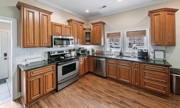 Coalfield Casa | Majestic 1880s Victorian at Windrock Mountain