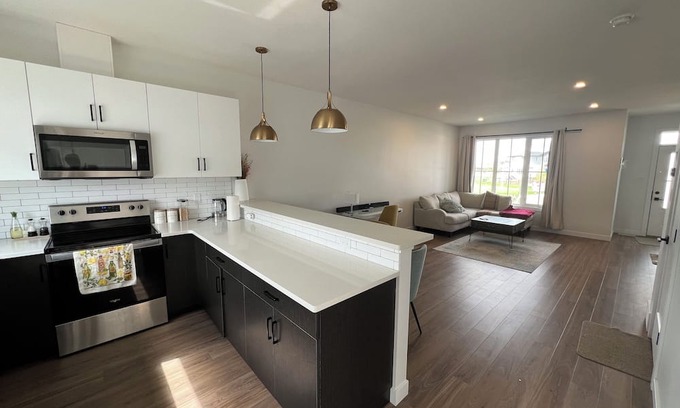 Regina Casa | 5 minutes walk from save on foods, starbucks and other amenities