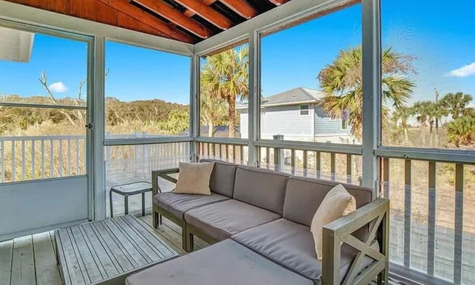 Marineland Acres Casa | Serene Sunrise Retreat 1 Mile to Crescent Beach
