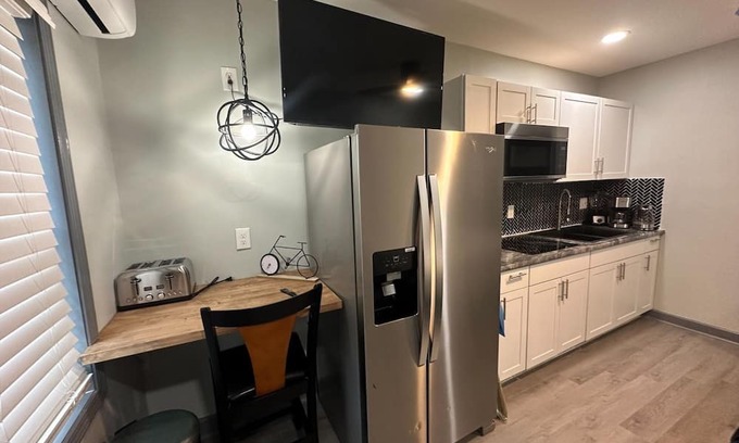 Church Street Apartamento | Luxury mini studio 1 min from Southern Regional hospital 15 mins from the city B