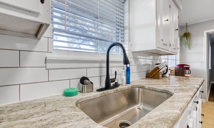 Jacksonville Casa | Ideal 3BR for Work Stays and Home Transition