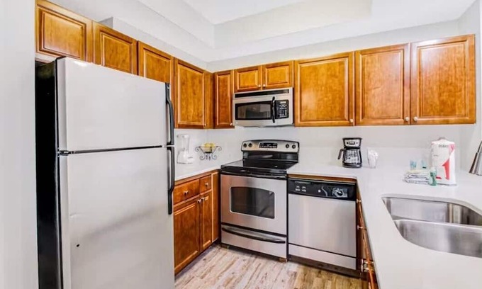 Four Mile Village Condominio | 20% OFF Stays til May 17 "Endless Summer" Tops'l Summit Fab Gulf Views & Pool