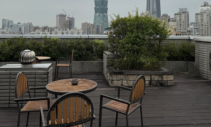 Xinyi Apartamento | Taipei 101 Xiangshan Mountain Getaway 5mins biking MTR & Taipei 101