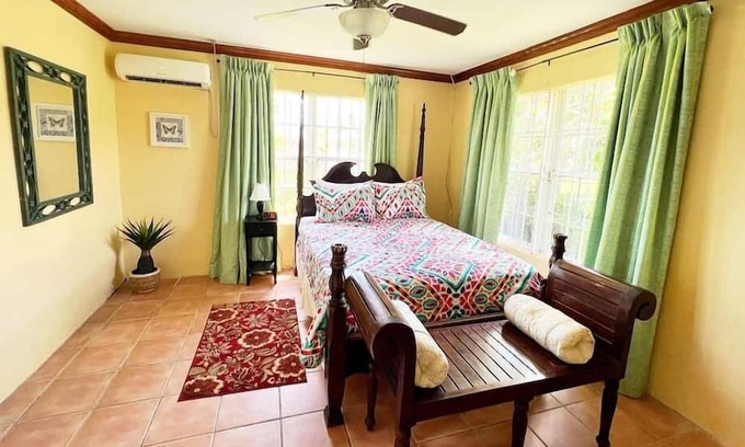 Nassau Apartamento | Cozy Retreat with 3 Queen Beds