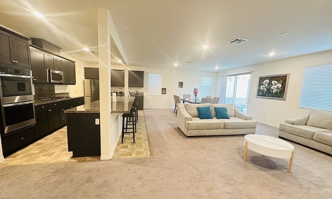 Jurupa Valley Casa | Jurupa Valley 5 bedrooms cheerful house with Mountain View