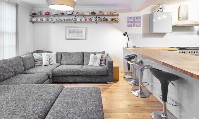 Margate Old Town Cabaña | Host & Stay | Cobb Court