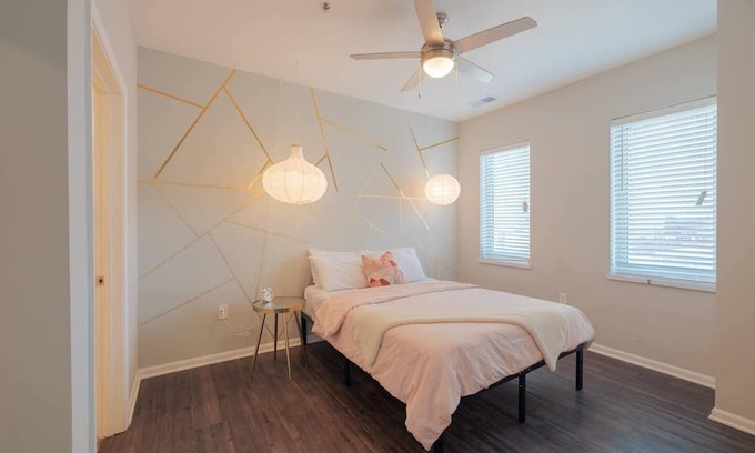 North Kansas City Apartamento | Rose Haven Retreat 2BR Loft 1.7 Miles to Downtown