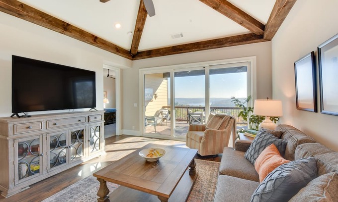 Toccoa Condominio | Stunning Toccoa Retreat w/ Private Deck & Mtn View