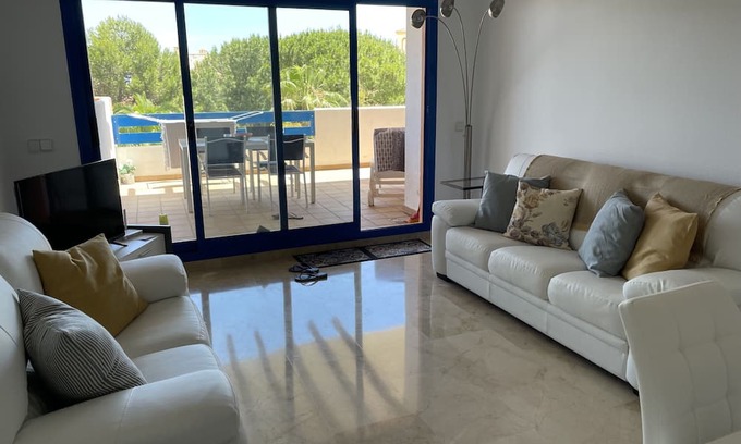 Castillo de Sabinillas Apartamento | Duquesa Suites Golf and Gardens