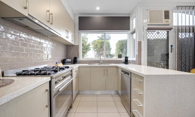 Dromana Casa | Dromana Seaside - 2 bedroom - Only 500m to the beach and shops