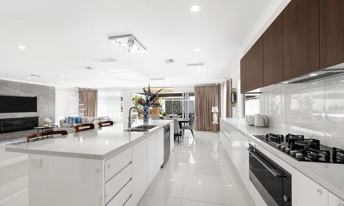 Werribee Casa | 4BR gateaway werribee SPA House