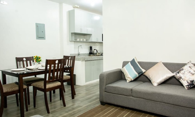 Imus Apartamento | Gibbz Apartelle (Unit 206)