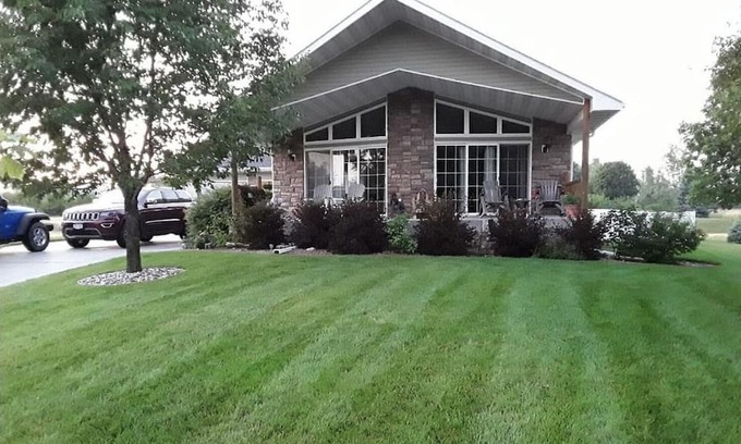 Martell Casa | Cabin Vibes w/hot tub, game room and within walking distance of 2 golf courses.