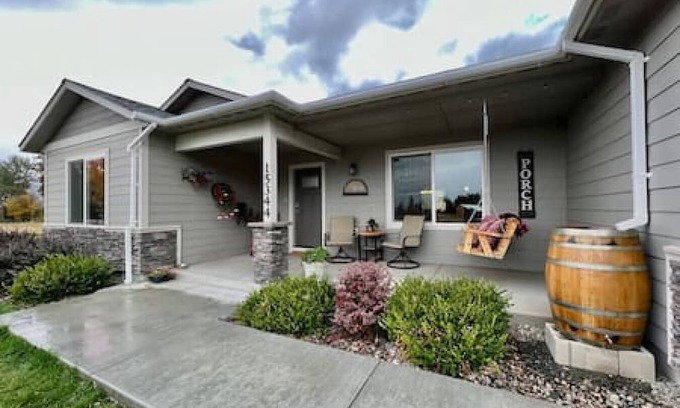 Baker City Casa | FO - Gorgeous! 4 Bdrm, 3 Bath Mtn Getaway, Hot Tub
