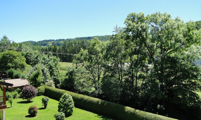 Foncine-le-Haut Apartamento | Gîte 1804 montagnes du jura avec spa et sauna 3*