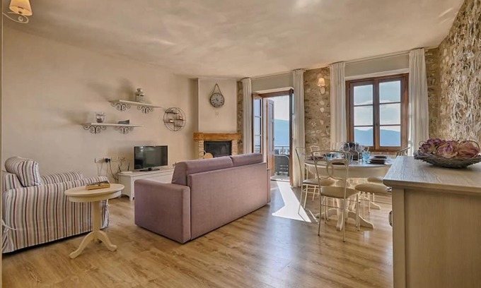 Oldesio Apartamento | Apartment 'Il Grano' with Lake View, Private Terrace and Wi-Fi