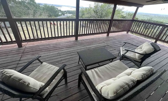 Jonestown Casa | Breathtaking Lakeviews 4 Bedrooms / 2 Bathrooms