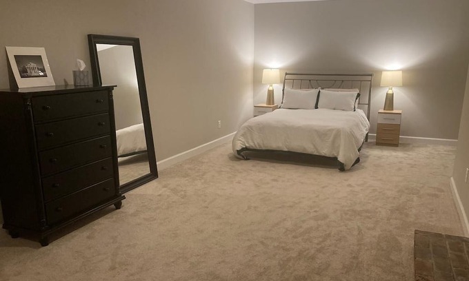 Rio Apartamento | Spacious One Bedroom Apartment, Charlottesville! Beautiful & Convenient Location