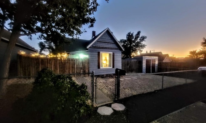 Pueblo Casa | Beautiful Bungalow in Pueblo