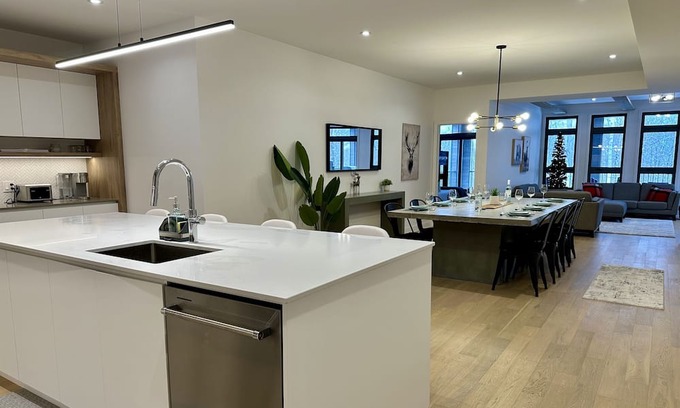 Mont-Tremblant Condominio | Tremblant Oasis Luxe 3BR Condo - Pet-Friendly, Privacy, Endless Entertainment!