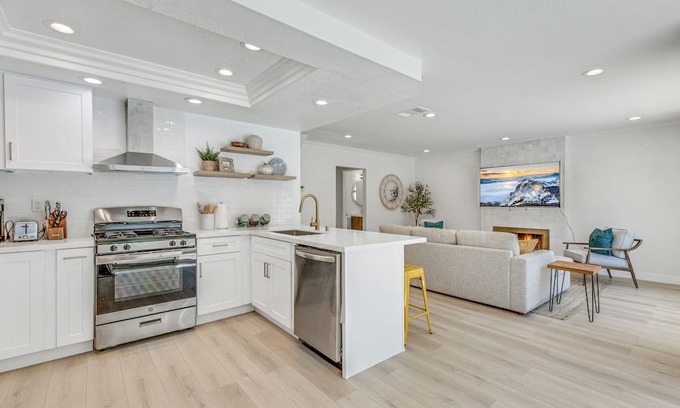 Norco Casa | A Perfect Pool House Designed for Family/Friends - Corona, CA