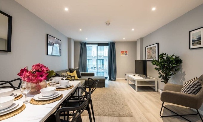 Baltic Triangle Apartamento | Host & Stay | The Baltic Base Apt