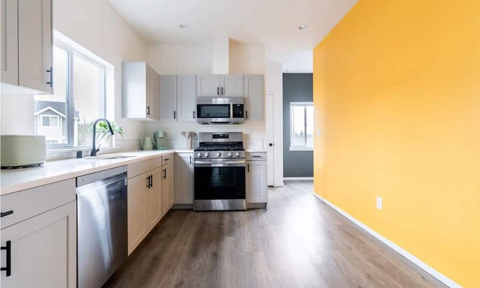 West Hills Casa | The Kings Landing: Private Home in Silverdale / Bremerton Location.