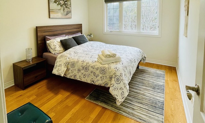 Whitby Casa | Garden view room with washroom