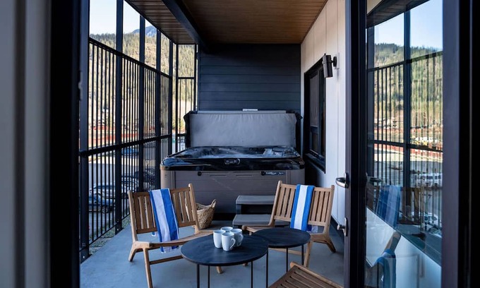 Revelstoke Condominio | Drop In Condo by Revelstoke Vacations