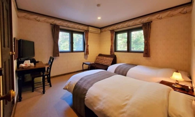 Fujikawaguchiko Casa | A twin room with a stylish catfoot bathtub You / Minamitsurugun Yamanashi