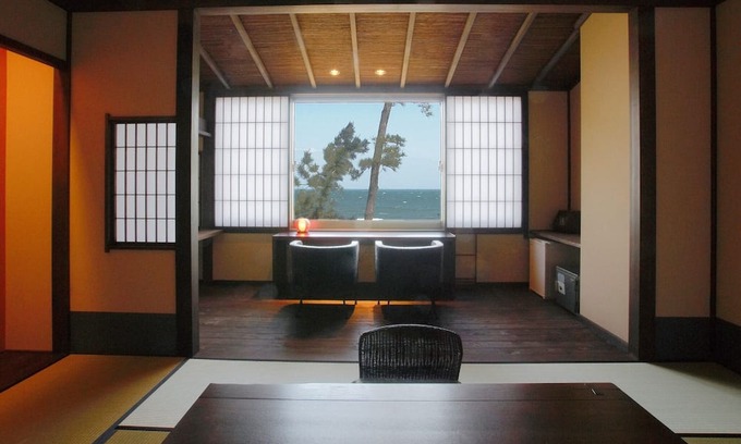 Futami Casa | Hamachiyokan A Japanesemodern Koigatarinoma where you can see Ise Bay / Ise Mie