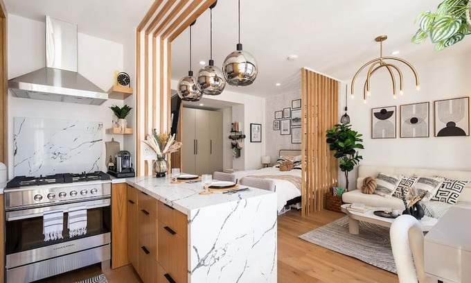 Waterfront Condominio | New Modern Ocean Studio with Balcony