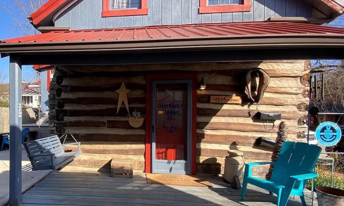 Maysville Cabina | The Cabin at 112 Main Street Augusta: Rustic River Retreat