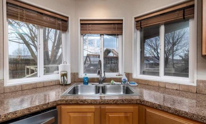 Benton City Cabaña | Heart of Red Mountain in Wine Country!