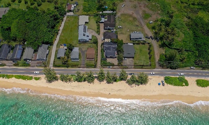 Punaluu Casa | >NEW< Reefside Retreat, Steps from Beach, Sea View