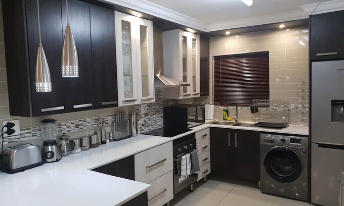 Flora Park Apartamento | Semeni Asante Apartment