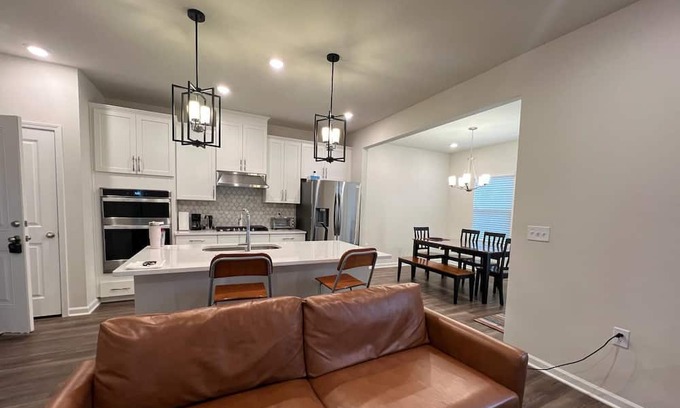 East Raleigh Casa | 10-12 min. from Downtown, Wake Med, NCSU. Close to Research Triangle & Airport.