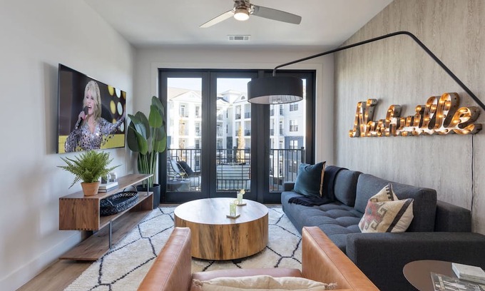 West End Casa | Adonis - Odyssey - Heart of Midtown
