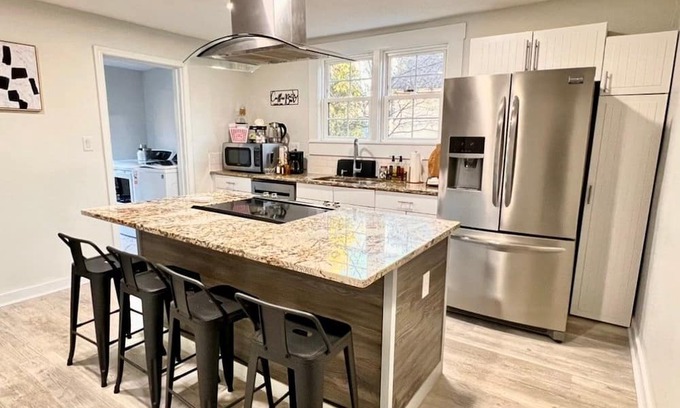 Plaza Midwood Casa | Cozy Vintage Bungalow. NODA/Downtown Charlotte/Dog Friendly