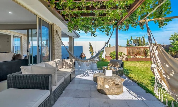 Woodville Gardens Casa | The Grapevine An Indoor Outdoor Urban Retreat