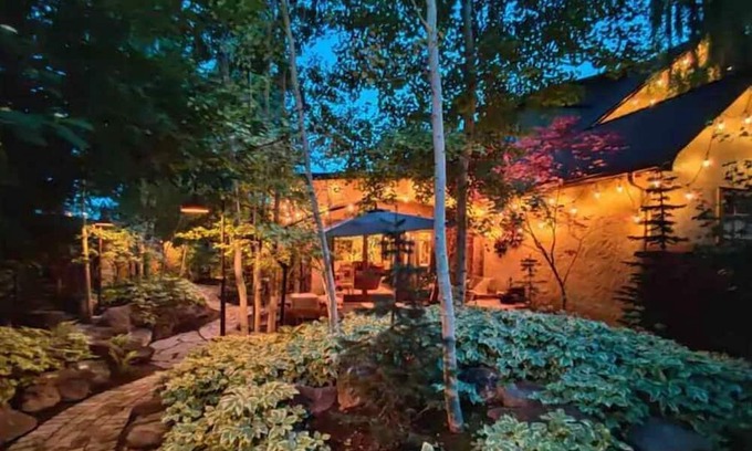 Twin Falls Casa | The Artdoorsy UnCommons - SPA & Fireside
