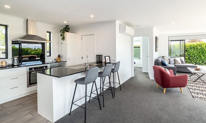 Martinborough Casa | Tuscan Sunset, Martinborough